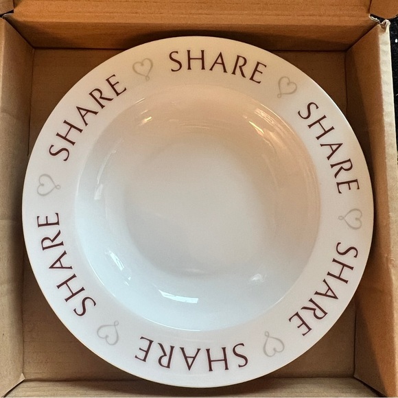 Pampered Chef 2015 Round-Up From the Heart SHARE Bowl NEW in BOX - Picture 1 of 8